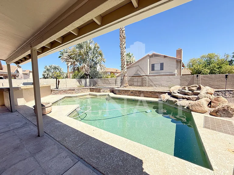 1211 E Drake Dr — Photo 25