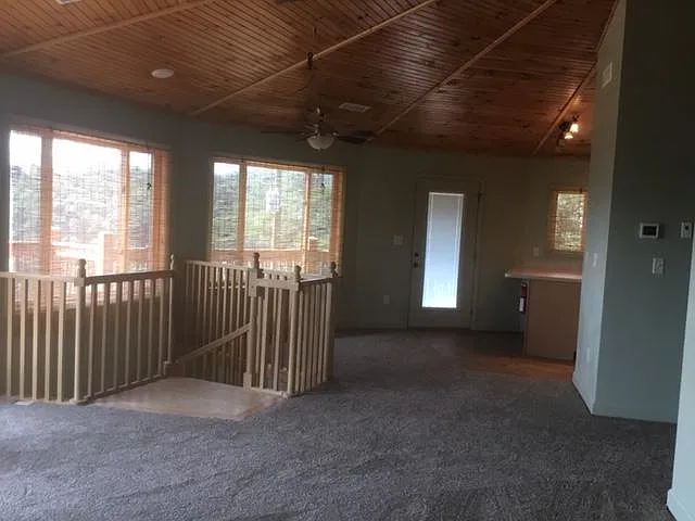 916 W Cedar Ln — Photo 3