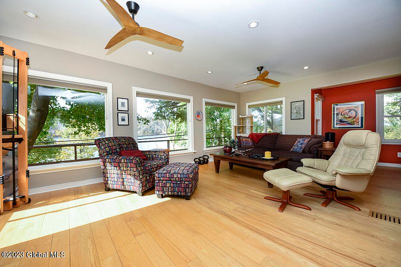 2nd image of 25 Ridge Lane