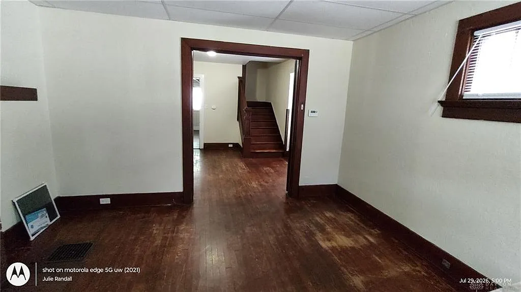 3 bed, 1.0 bath, 2392 sqft, $1,175 — Photo 2