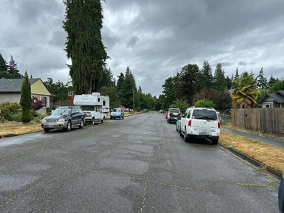 4th image of 518 W 11th St