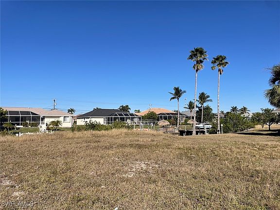 2nd image of 909 SW 40th Ter