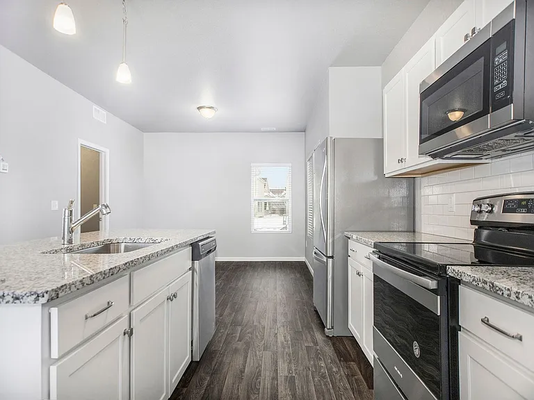 854 Winchester St — Photo 3