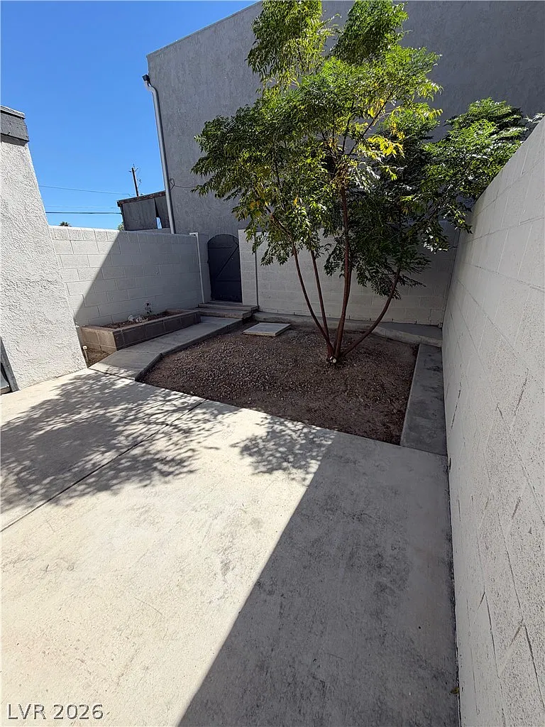 1 bed, 1.0 bath, 576 sqft, $1,100 — Photo 2