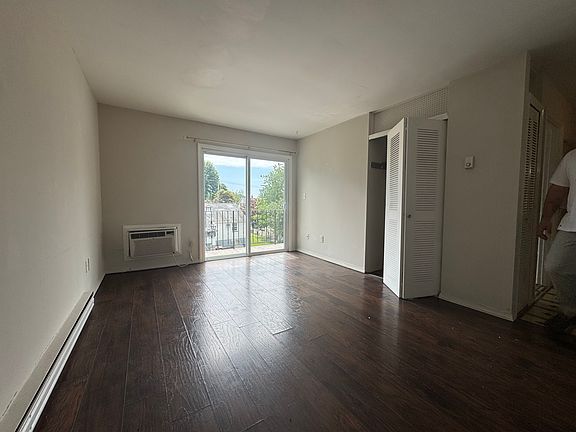 3rd image of 3880-60B Main St