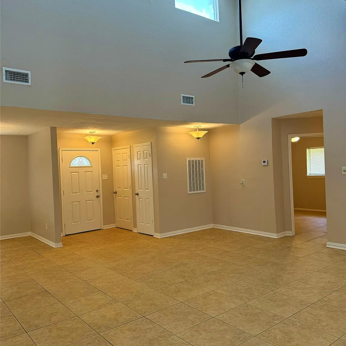 3 bed, 2.0 bath, 1434 sqft, $1,795 — Photo 3