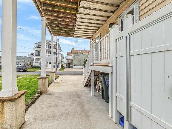 5th image of 1000 Beach Ave E