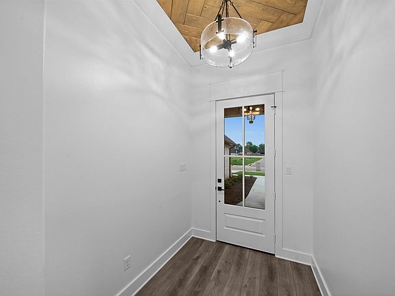 5th image of 813 Redwing Way