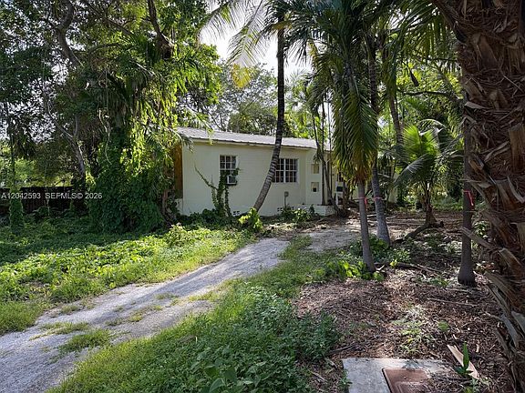 4th image of 6600 SW 64th Ct