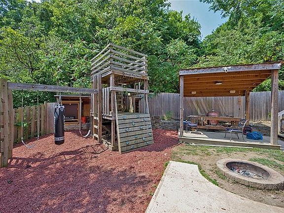 3rd image of 3328 Benden Cir