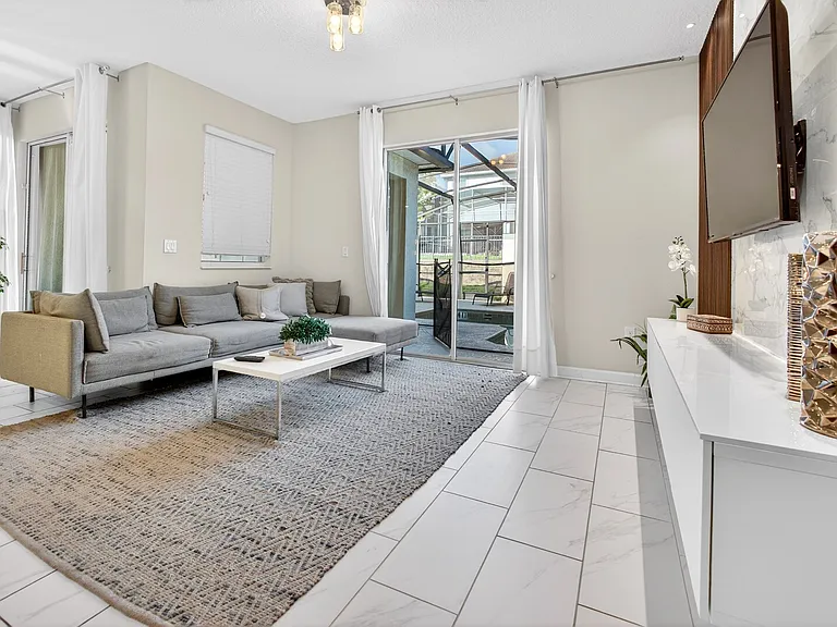 Plunker Dr — Photo 19