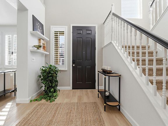 5th image of 586 Sapphire Street