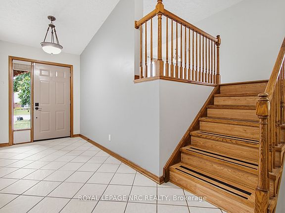 4th image of 12 Harvest Oak Dr