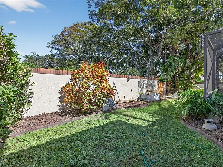 11910 Glenmore Dr — Photo 15