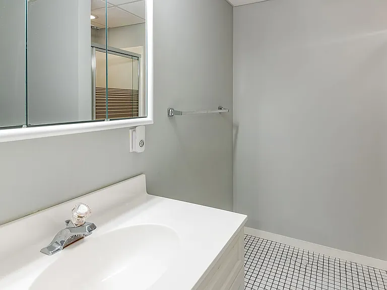 17 Dongan Way — Photo 20