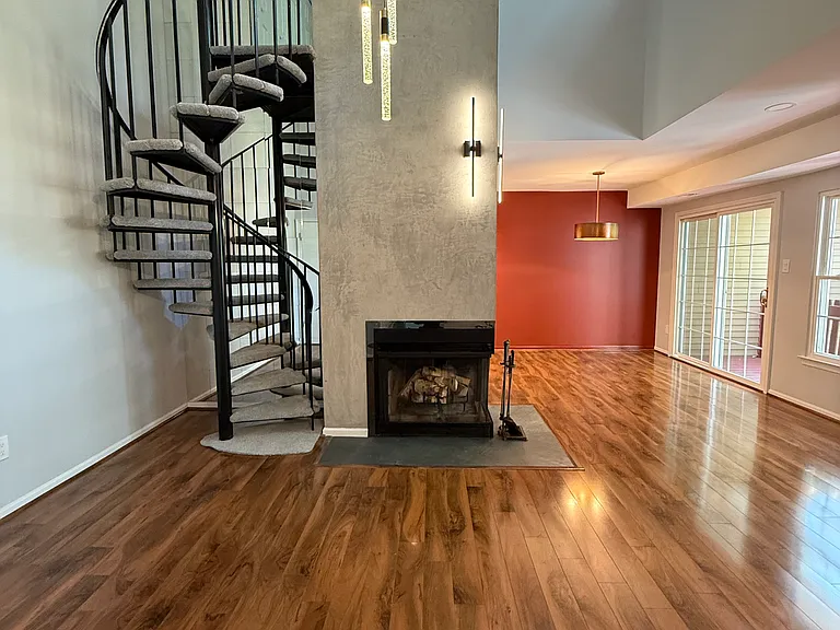 46 Woodbine Ct — Photo 1