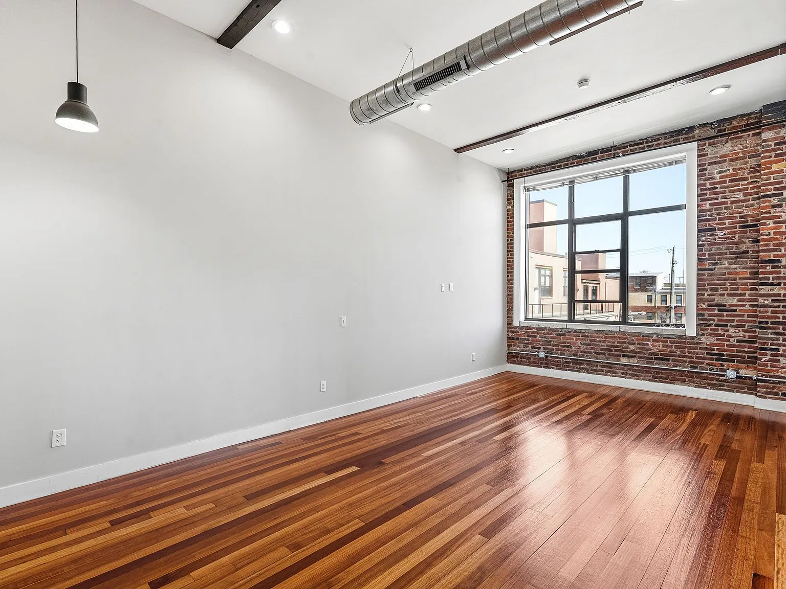 3421 Richmond St — Photo 3