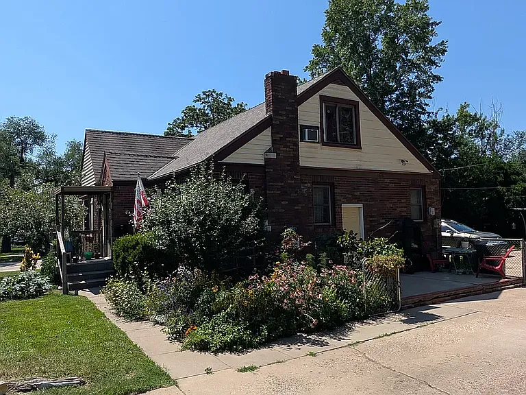 3410 E Clark St — Photo 4