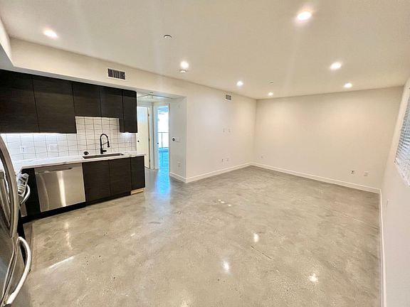 4th image of 3355 Overland Ave #209