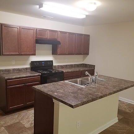 3rd image of 2105 Belmont Cir