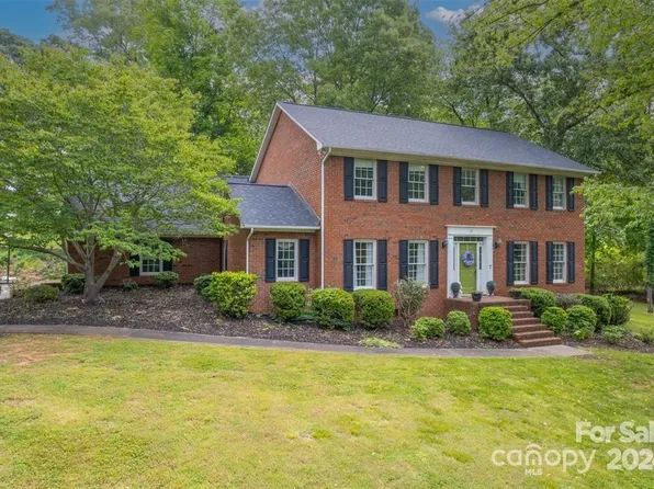 177 Brookridge Dr, Forest City, NC 28043