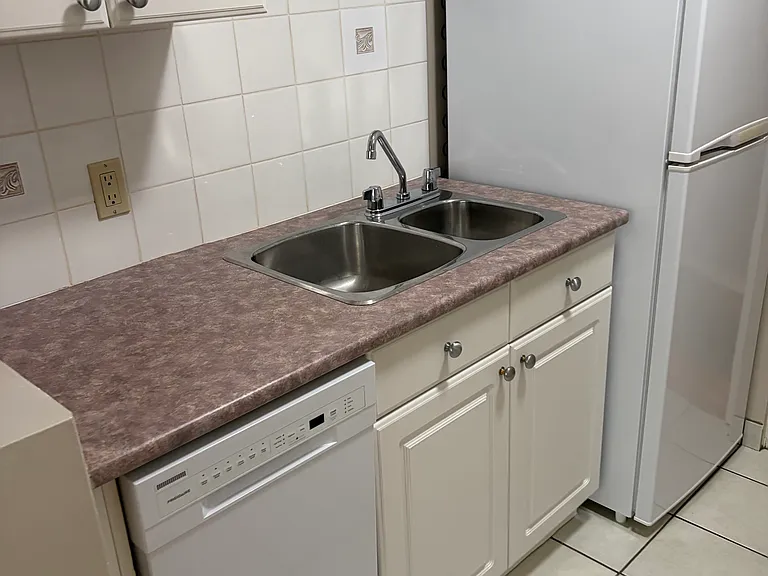 1330 W 14th Ave #7 — Photo 11