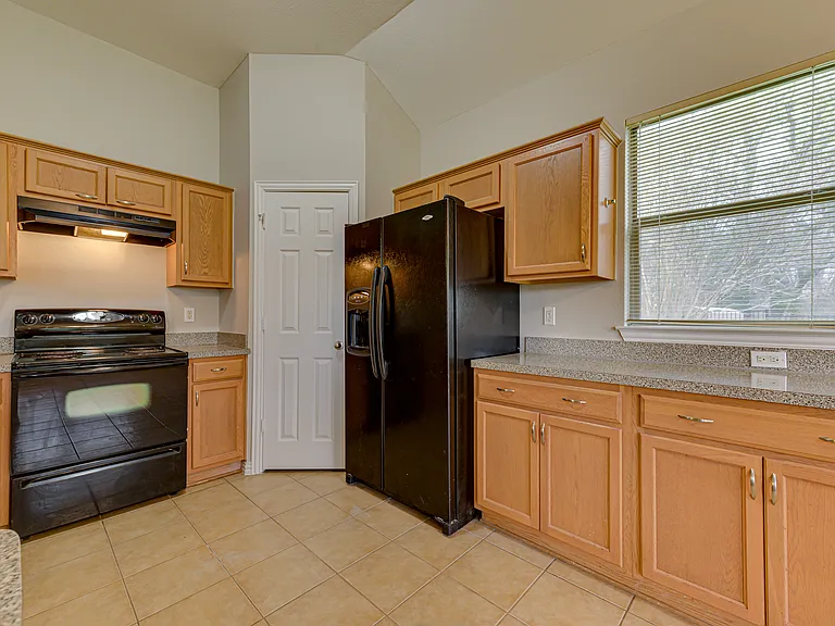 102 Paloma Cir — Photo 14