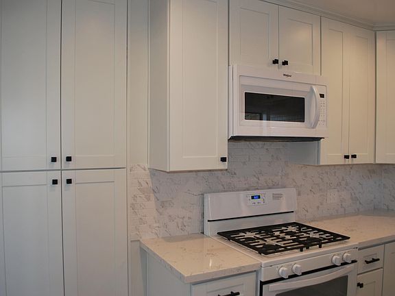 2nd image of 560 W Harvard St APT 1