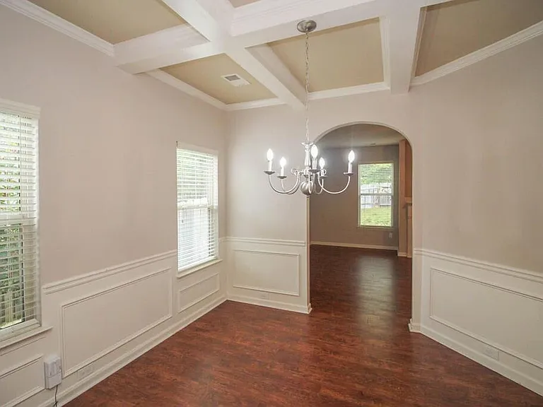 458 Lory Ln — Photo 7