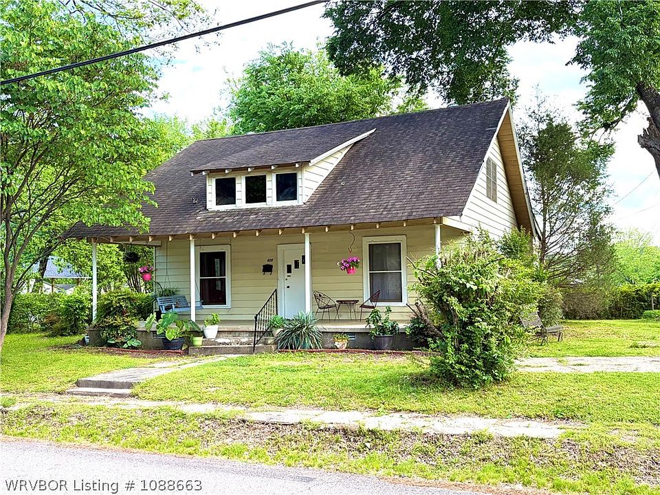 1st image of 409 NW 1st St