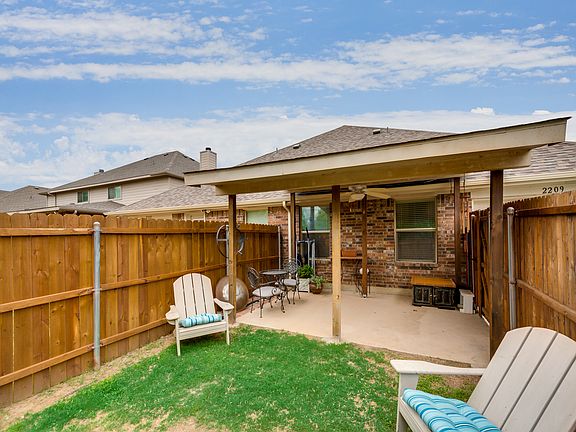 2nd image of 2209 Colby Ln