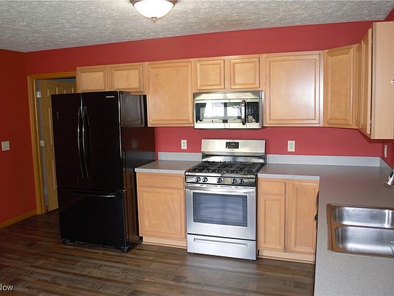 4th image of 830 Millwood Dr