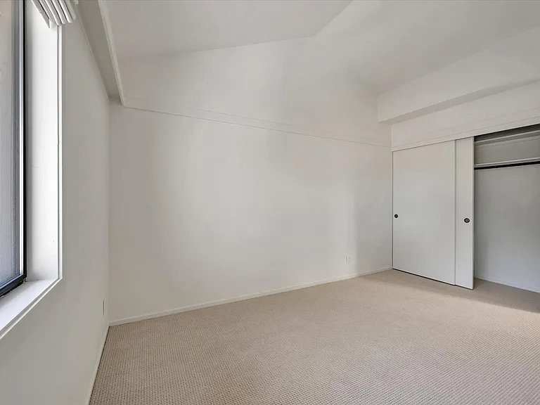4 W Harbor Dr — Photo 28