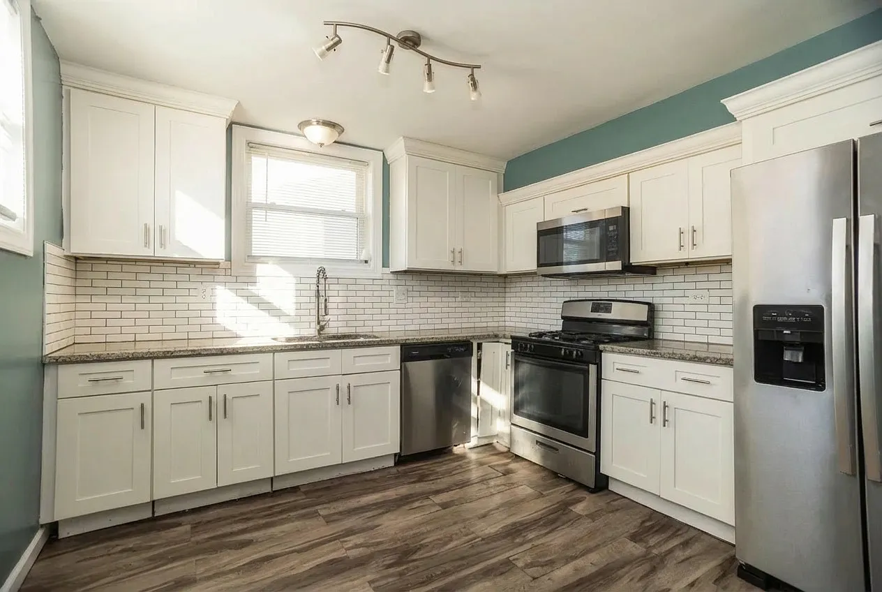 3 bed, 1.5 bath, 1064 sqft, $2,800 — Photo 3