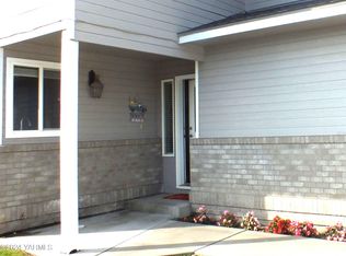 104 W Goodlander Rd, Selah, WA 98942