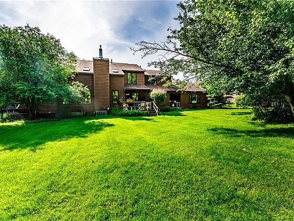 2nd image of 4618 Wisteria Cir