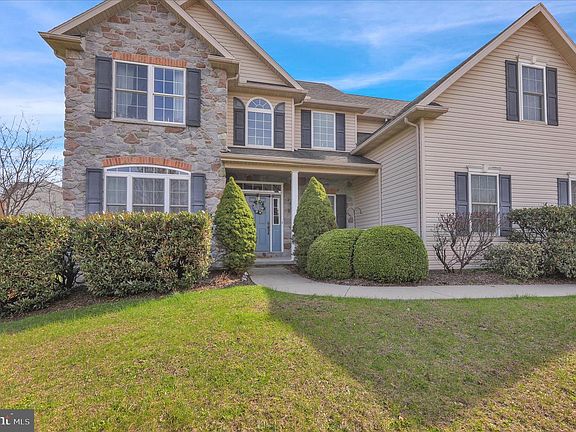 3rd image of 110 Roja Ln