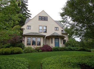 18 S Hillside Pl, Ridgewood, NJ 07450