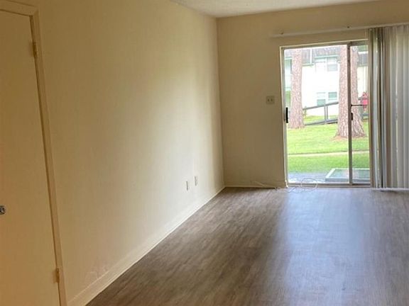 3rd image of 2325 W Pensacola St APT 172