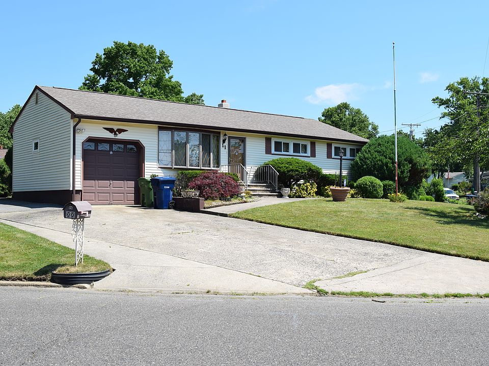 1st image of 11 Lynn Dr