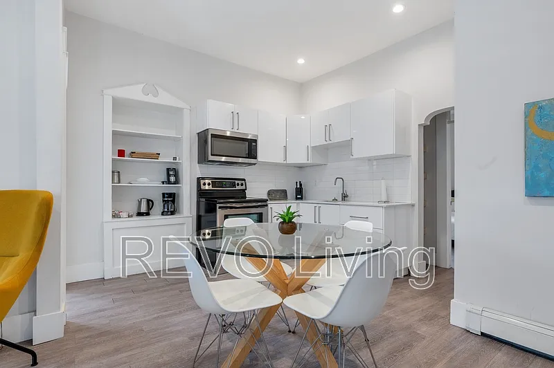 2 bed, 1.0 bath, 900 sqft, $1,750 — Photo 3
