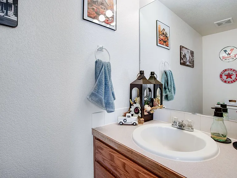 1751 Rowan Ln — Photo 8