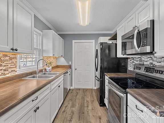 3rd image of 174 Crosswhite Ln