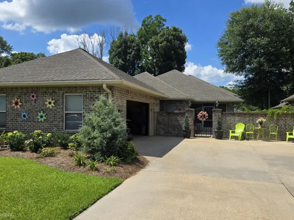 886 Bienvenue St, Deridder, LA 70634