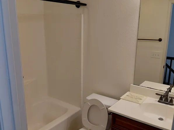 11450 Church St APT 122, Rancho Cucamonga, CA 91730
