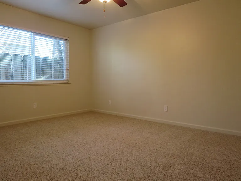1836 Laburnum Ave — Photo 24