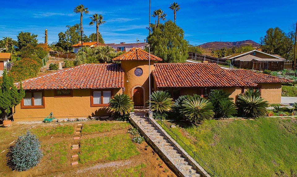1st image of 102 Alta Mesa Dr