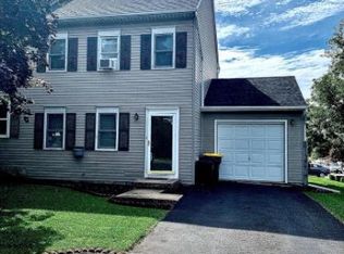 200 S 4th St, Womelsdorf, PA 19567