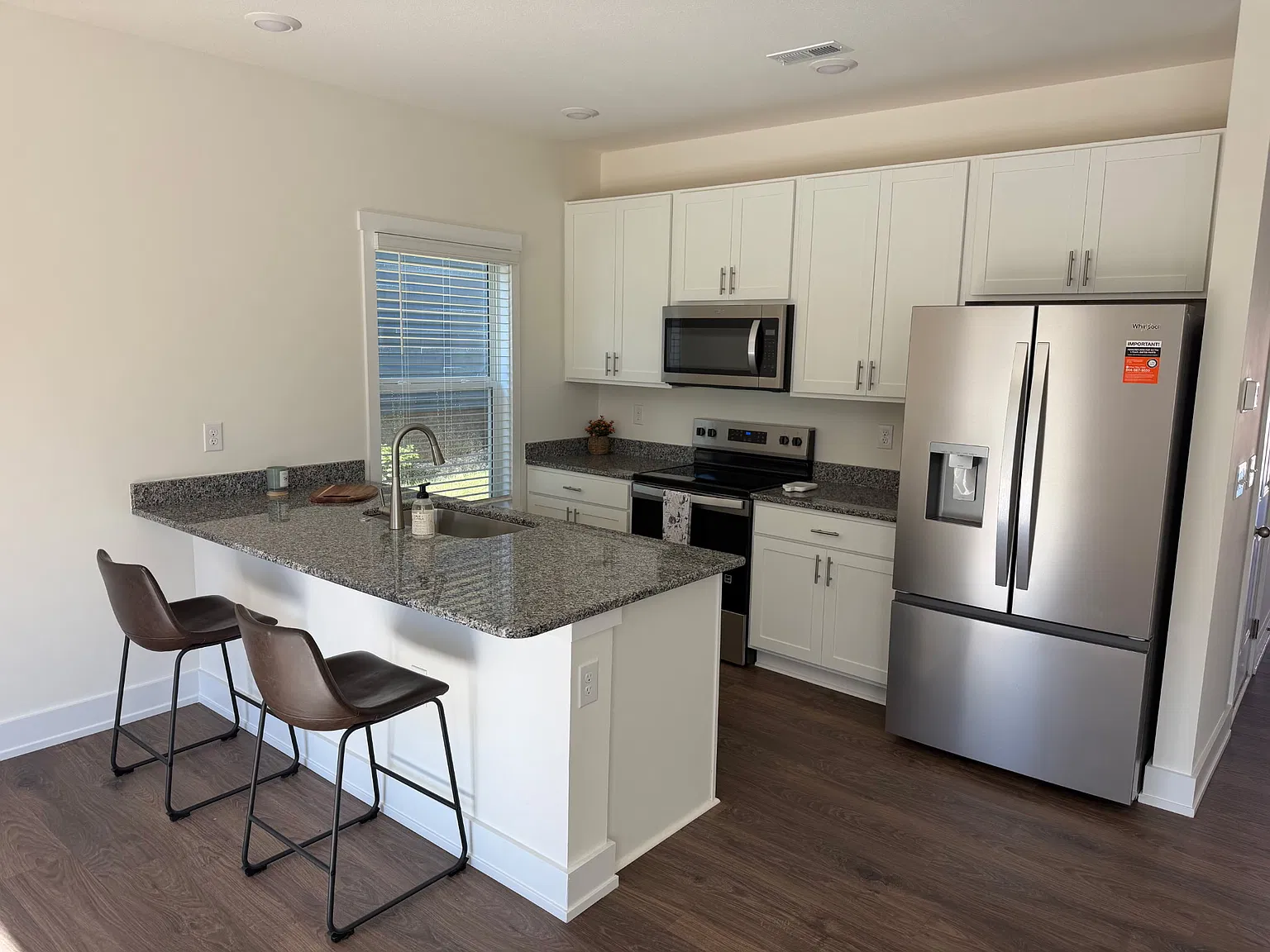 3 bed, 2.5 bath, 1400 sqft, $2,295 — Photo 4