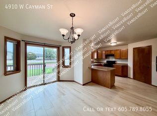 4910 W Cayman St, Sioux Falls, SD 57107